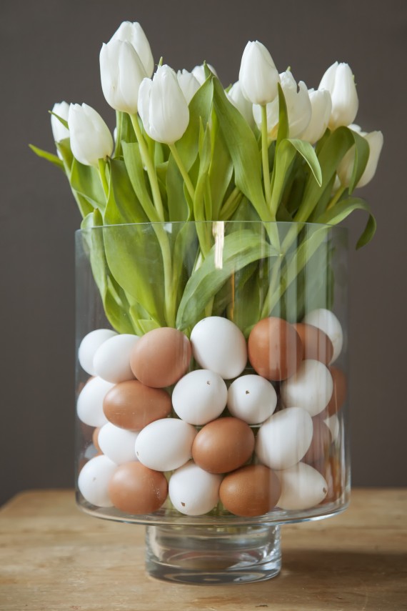 Ostern-Oster-Eier-Kaffee-Tisch-Dekoration-Blumen
