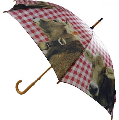 Der bayrische Regenschirm in Kuh-Optik hält auf der Wiesn trocken