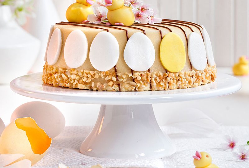 Rezept für Torte zu Ostern plus Dekoration mit gelben Küken
