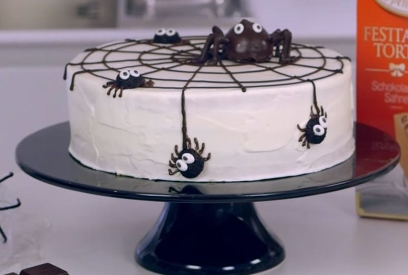Videoanleitung: Halloween-Spinnen-Torte 1