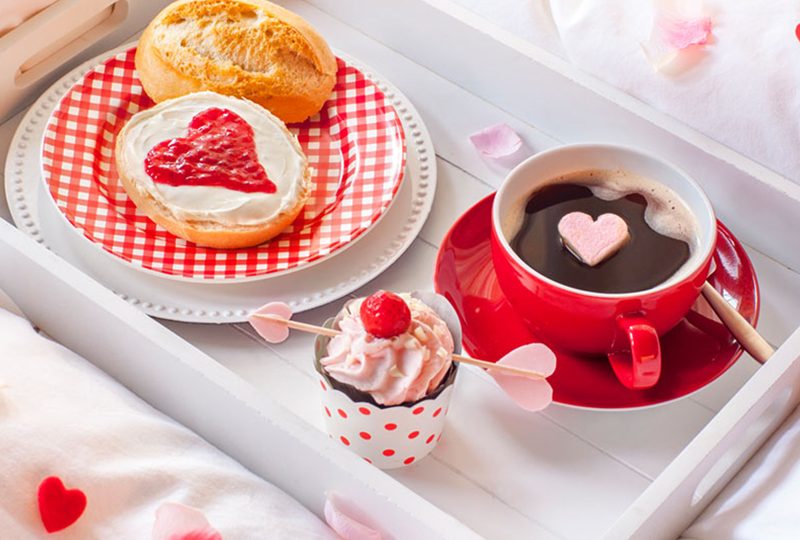 Kuchen zum Valentinstag Rezept und Deko für romantisches Frühstück