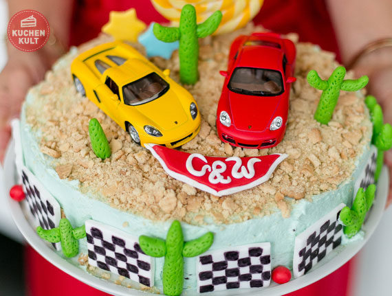 Rennfahrer Auto Cars Torte Jungs Kindergeburtstag einfaches Rezept