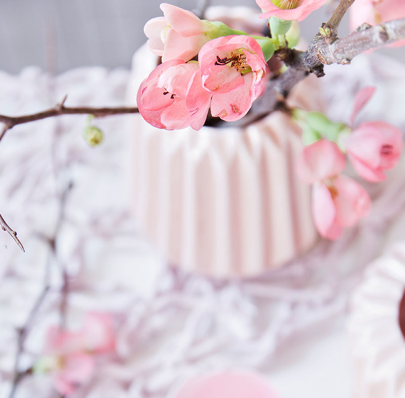 Blumengesteck passend zur Deko für Torte und Kuchen zu Ostern