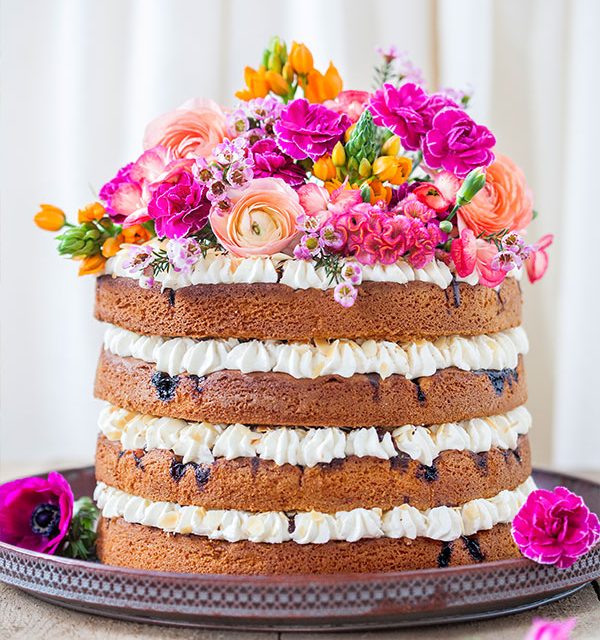 Hochzeitstorte Naked Cake mit vielen Blumen