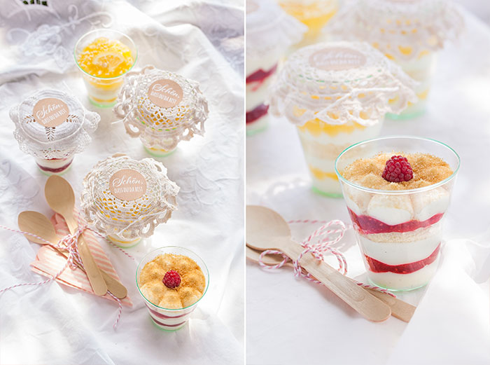 Leckere Desserts im Glas zum Mitnehmen fürs Picknick