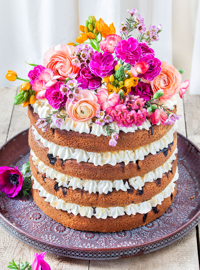 Torte zur Hochzeit Rezept als Naked Cake mit Blumendeko