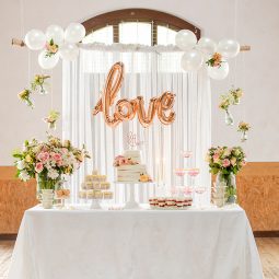 Sweet Table mit Hochzeitstorte