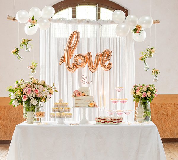 Sweet Table mit Hochzeitstorte