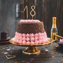 Torte zum 18. Geburtstag: Schokoladentorte mit Wunderkerzen 2