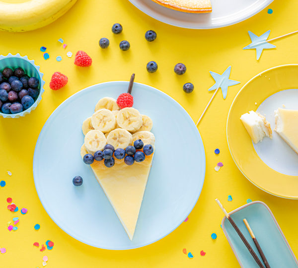 Kreatives Essen für Kinder: Eistüte aus Käsekuchen und Obst 1