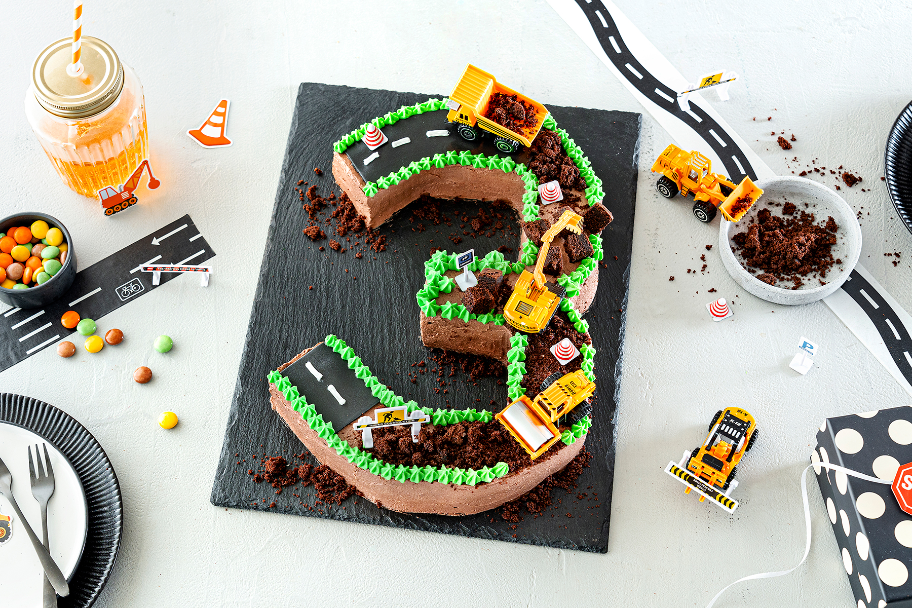Bagger-Torte: Einfacher Baustellen-Geburtstagskuchen